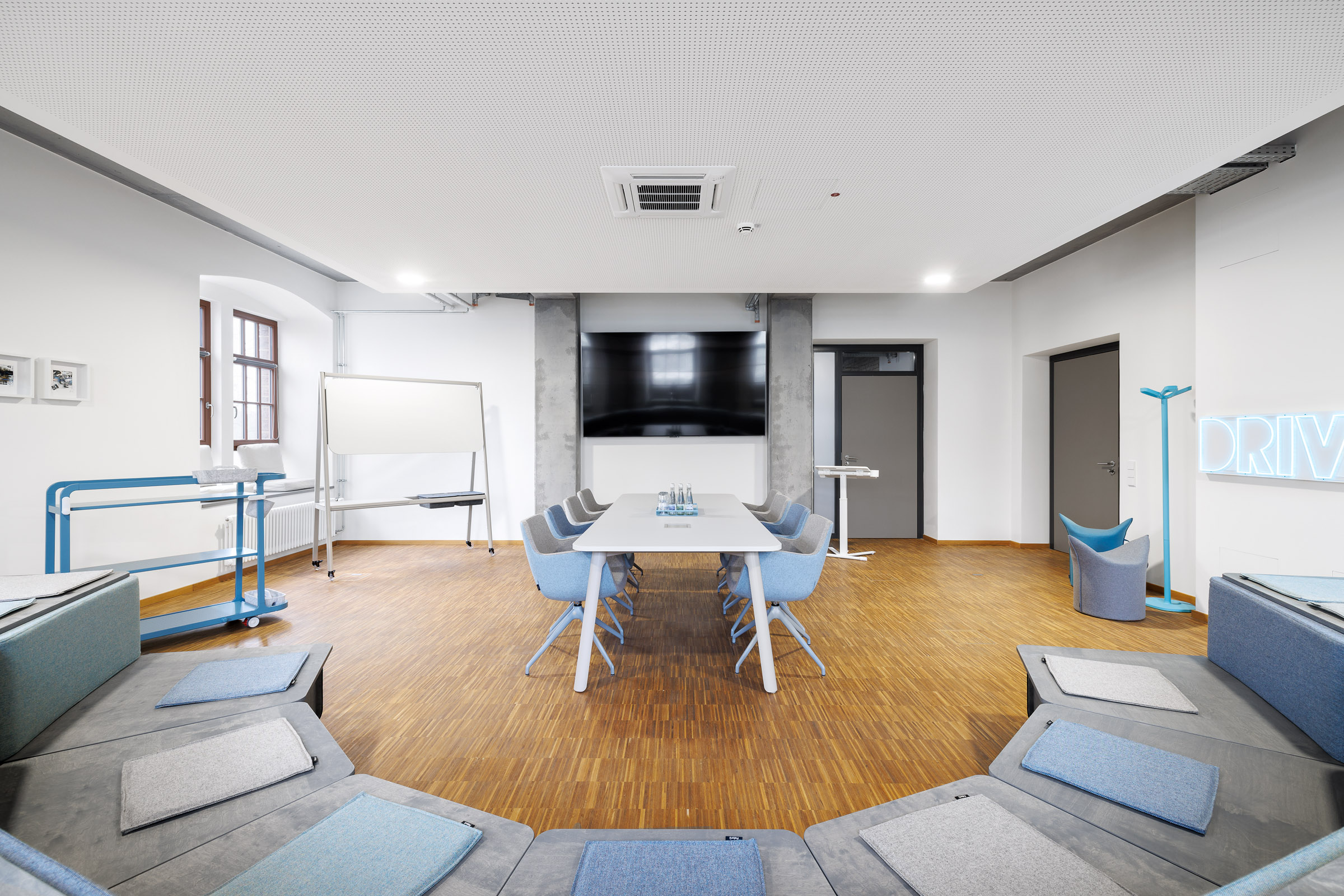PACE Mobility_Referenz New Office_New Work_Bürogestaltung_Office Design_Erhardt Bürowelt_rmg studio_employer branding