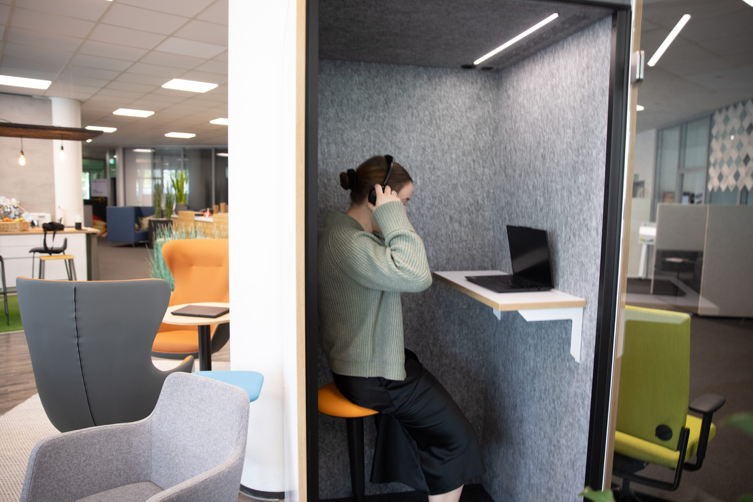 Arbeitsplatz_Webinar_halloARBEIT_Febrü_Ergonomie_Erhardt Bürowelt_Workplace